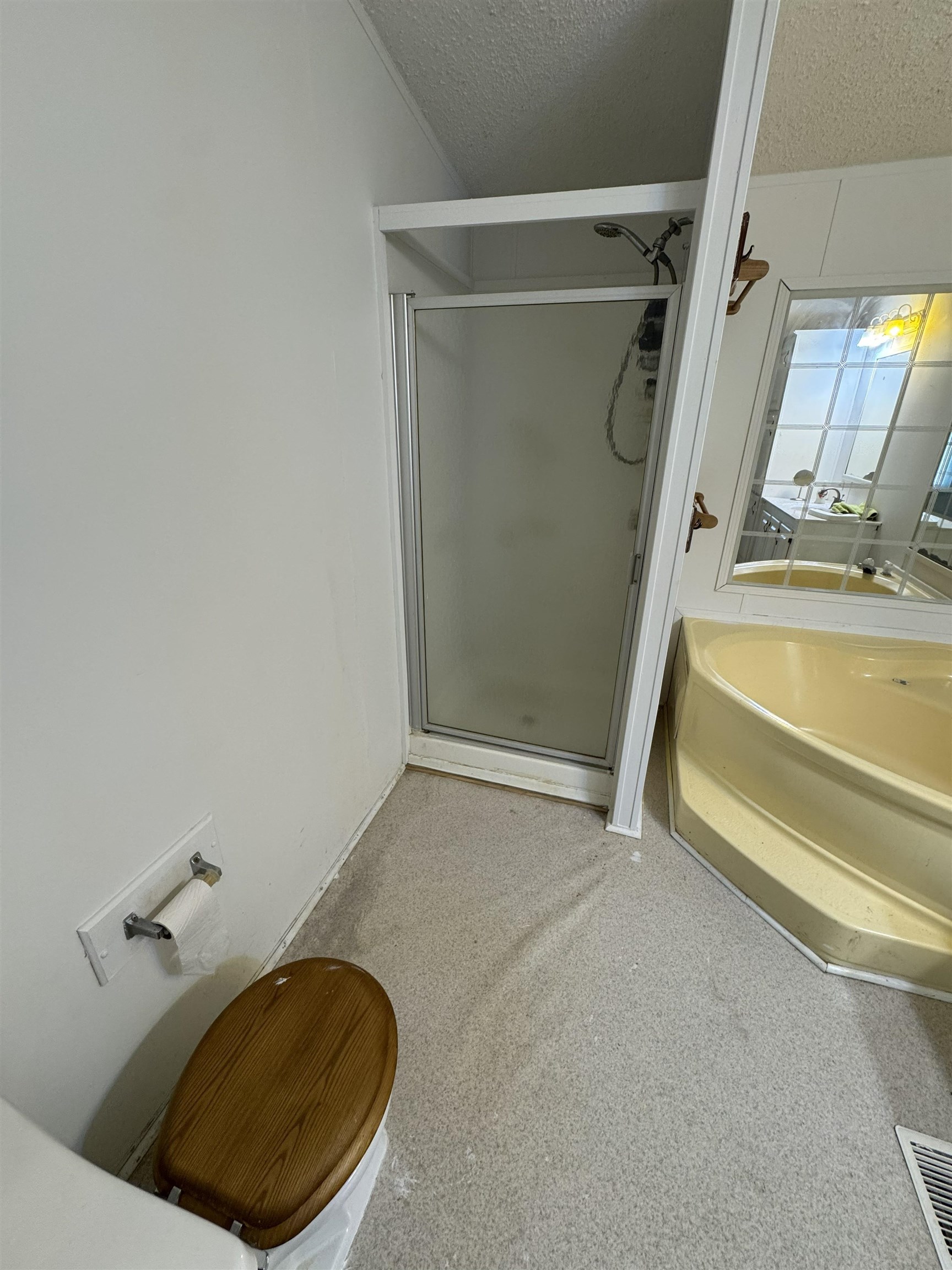 67 BOTTOM LN, LYNDHURST, Virginia 22952, 3 Bedrooms Bedrooms, ,2 BathroomsBathrooms,Residential,67 BOTTOM LN,675613 MLS # 675613