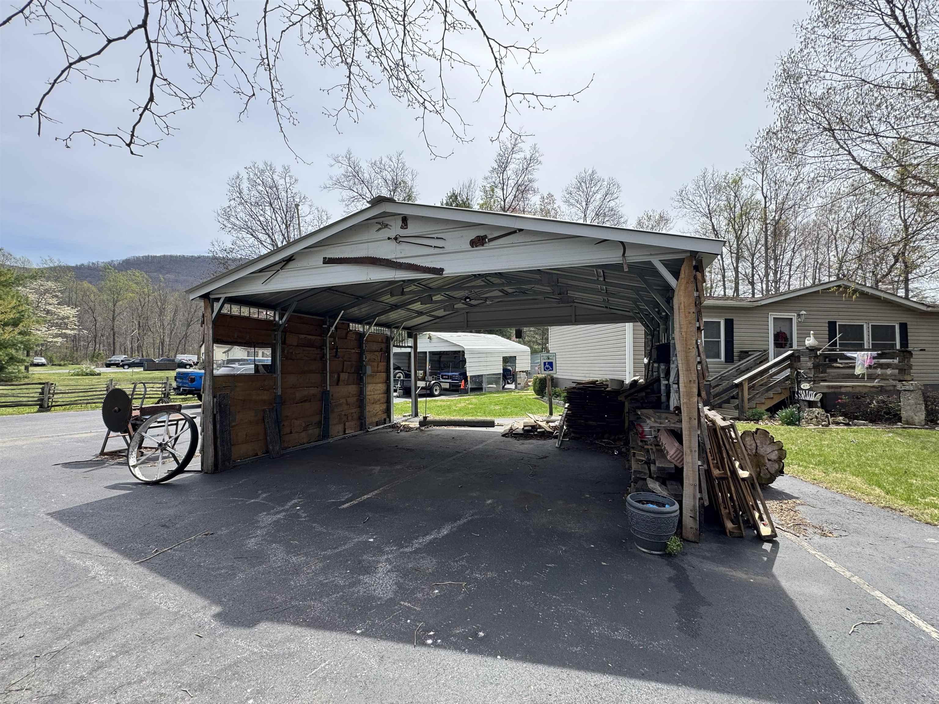 67 BOTTOM LN, LYNDHURST, Virginia 22952, 3 Bedrooms Bedrooms, ,2 BathroomsBathrooms,Residential,67 BOTTOM LN,675613 MLS # 675613