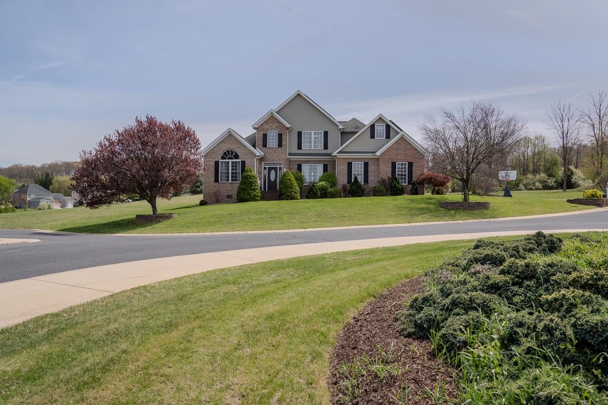 86 MEADOW GLEN DR, STAUNTON, Virginia 24401, 4 Bedrooms Bedrooms, ,2 BathroomsBathrooms,Residential,86 MEADOW GLEN DR,675618 MLS # 675618