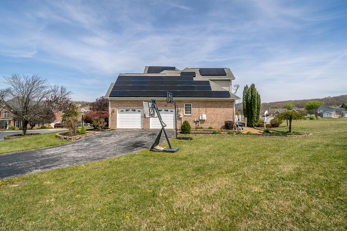 86 MEADOW GLEN DR, STAUNTON, Virginia 24401, 4 Bedrooms Bedrooms, ,2 BathroomsBathrooms,Residential,86 MEADOW GLEN DR,675618 MLS # 675618