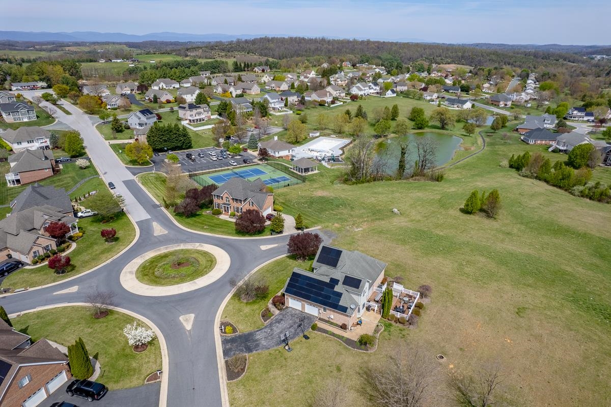 86 MEADOW GLEN DR, STAUNTON, Virginia 24401, 4 Bedrooms Bedrooms, ,2 BathroomsBathrooms,Residential,86 MEADOW GLEN DR,675618 MLS # 675618