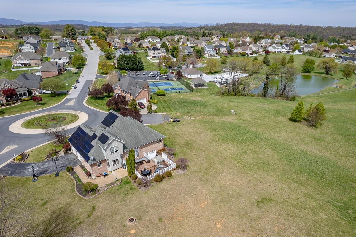 86 MEADOW GLEN DR, STAUNTON, Virginia 24401, 4 Bedrooms Bedrooms, ,2 BathroomsBathrooms,Residential,86 MEADOW GLEN DR,675618 MLS # 675618