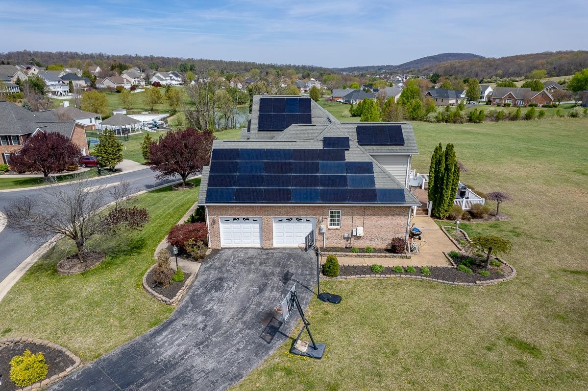 86 MEADOW GLEN DR, STAUNTON, Virginia 24401, 4 Bedrooms Bedrooms, ,2 BathroomsBathrooms,Residential,86 MEADOW GLEN DR,675618 MLS # 675618