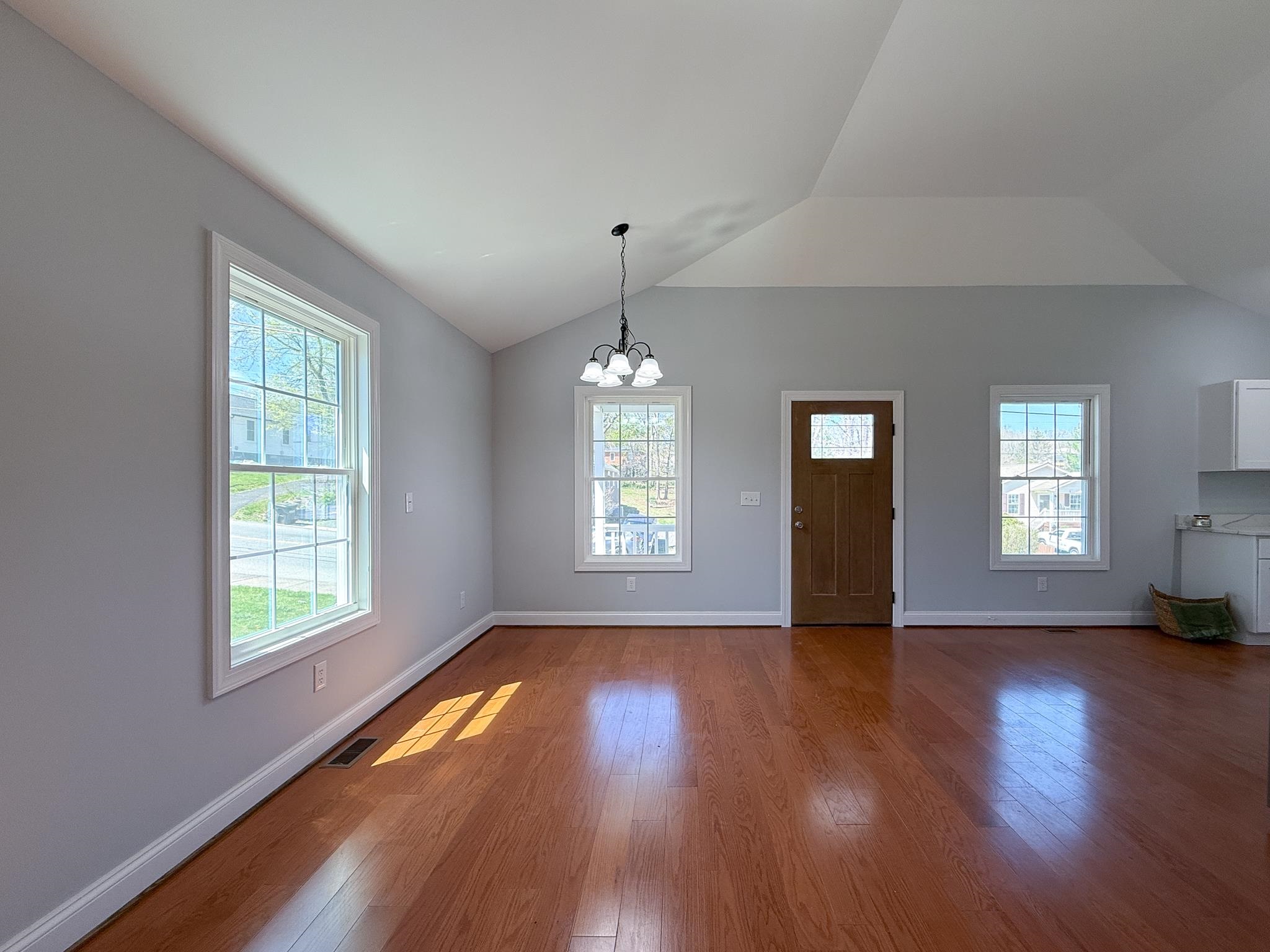 515 GRUBERT AVE, STAUNTON, Virginia 24401, 3 Bedrooms Bedrooms, ,2 BathroomsBathrooms,Residential,515 GRUBERT AVE,675619 MLS # 675619