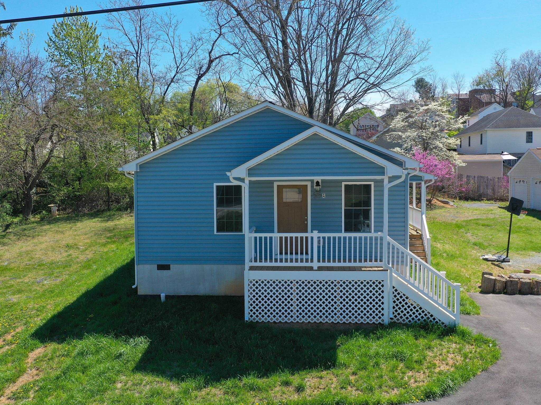 515 GRUBERT AVE, STAUNTON, Virginia 24401, 3 Bedrooms Bedrooms, ,2 BathroomsBathrooms,Residential,515 GRUBERT AVE,675619 MLS # 675619