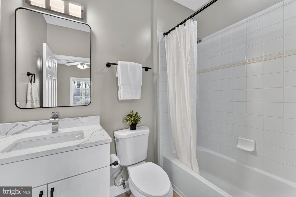 6358 BARN OWL CT, WARRENTON, Virginia, 5 Bedrooms Bedrooms, ,4 BathroomsBathrooms,Residential,6358 BARN OWL CT,VAFQ2021048 MLS # VAFQ2021048