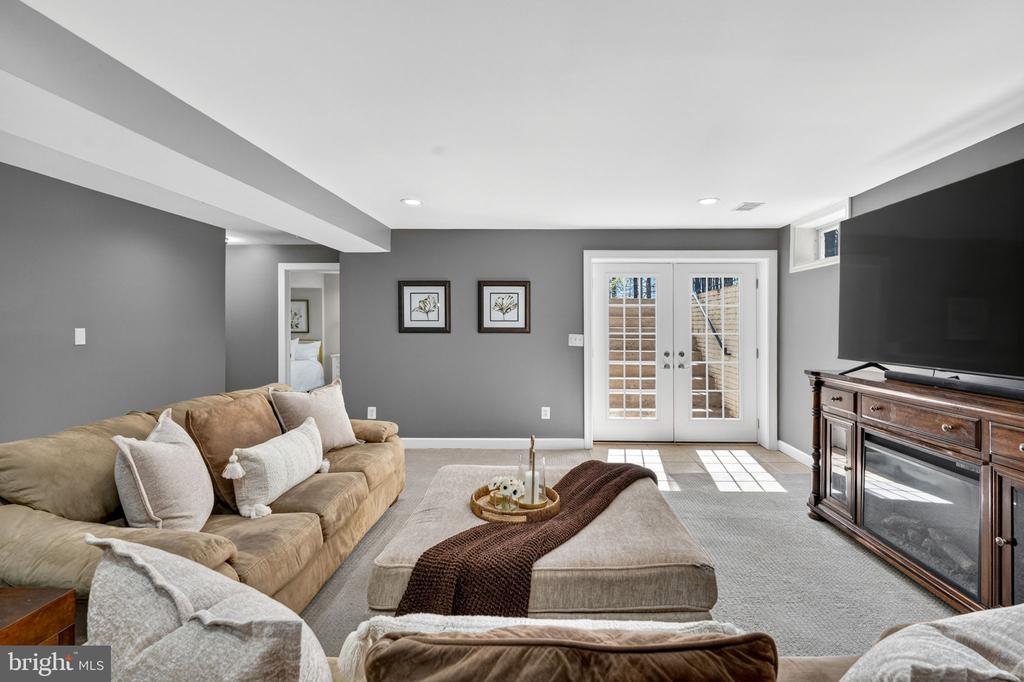 6358 BARN OWL CT, WARRENTON, Virginia, 5 Bedrooms Bedrooms, ,4 BathroomsBathrooms,Residential,6358 BARN OWL CT,VAFQ2021048 MLS # VAFQ2021048