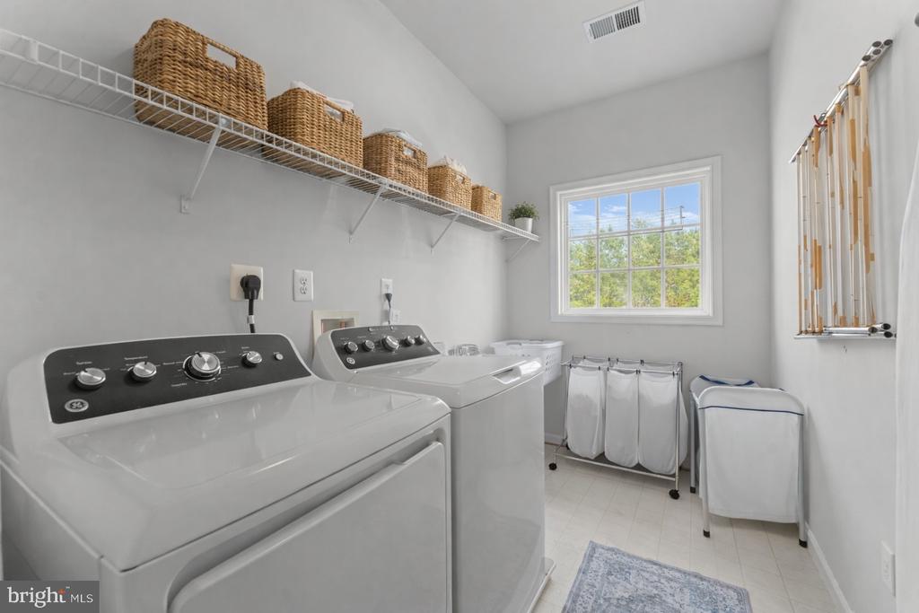 4045 CRAY DR, WARRENTON, Virginia, 5 Bedrooms Bedrooms, ,4 BathroomsBathrooms,Residential,4045 CRAY DR,VAFQ2021070 MLS # VAFQ2021070