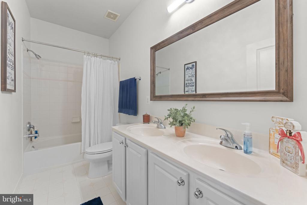 4045 CRAY DR, WARRENTON, Virginia, 5 Bedrooms Bedrooms, ,4 BathroomsBathrooms,Residential,4045 CRAY DR,VAFQ2021070 MLS # VAFQ2021070