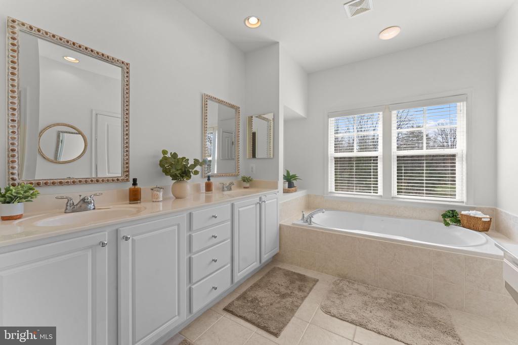 4045 CRAY DR, WARRENTON, Virginia, 5 Bedrooms Bedrooms, ,4 BathroomsBathrooms,Residential,4045 CRAY DR,VAFQ2021070 MLS # VAFQ2021070