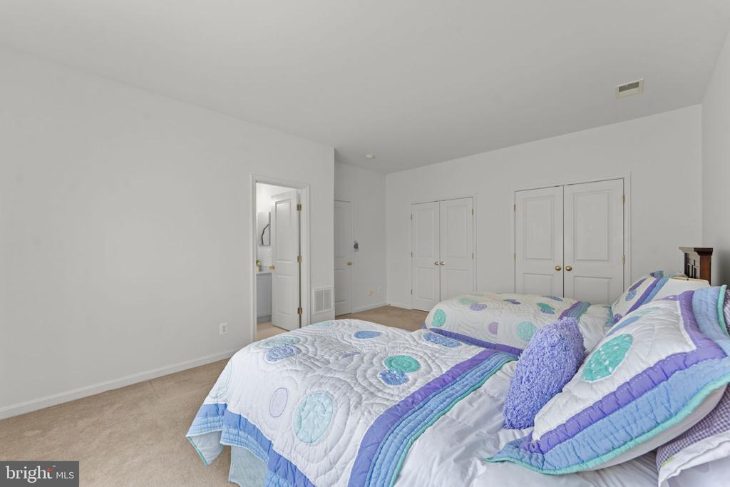 4045 CRAY DR, WARRENTON, Virginia, 5 Bedrooms Bedrooms, ,4 BathroomsBathrooms,Residential,4045 CRAY DR,VAFQ2021070 MLS # VAFQ2021070