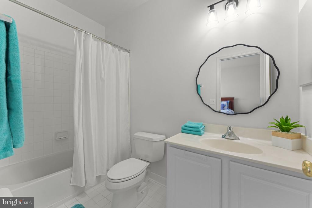 4045 CRAY DR, WARRENTON, Virginia, 5 Bedrooms Bedrooms, ,4 BathroomsBathrooms,Residential,4045 CRAY DR,VAFQ2021070 MLS # VAFQ2021070