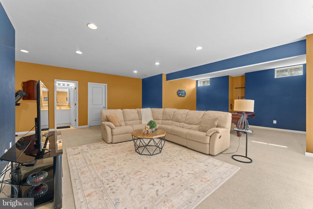 4045 CRAY DR, WARRENTON, Virginia, 5 Bedrooms Bedrooms, ,4 BathroomsBathrooms,Residential,4045 CRAY DR,VAFQ2021070 MLS # VAFQ2021070