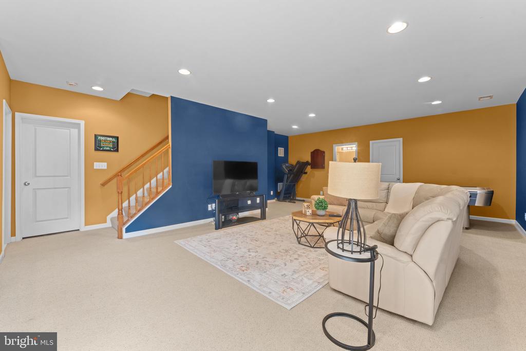 4045 CRAY DR, WARRENTON, Virginia, 5 Bedrooms Bedrooms, ,4 BathroomsBathrooms,Residential,4045 CRAY DR,VAFQ2021070 MLS # VAFQ2021070