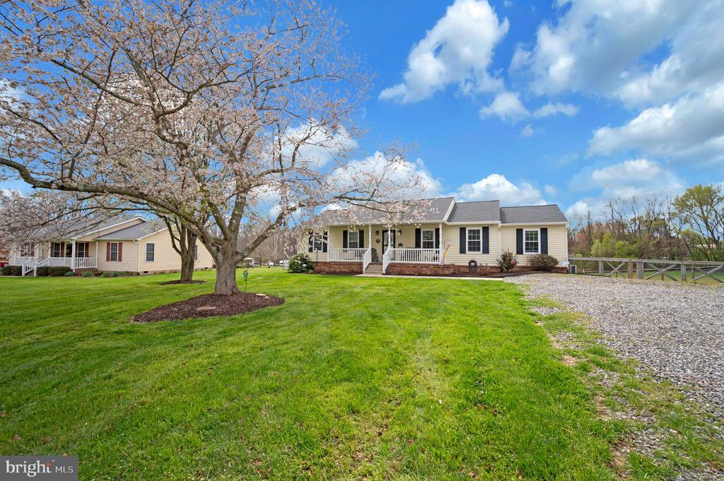 9504 QUAIL MEADOWS DR, SPOTSYLVANIA, Virginia 22551, 4 Bedrooms Bedrooms, ,2 BathroomsBathrooms,Residential,9504 QUAIL MEADOWS DR,VASP2040302 MLS # VASP2040302