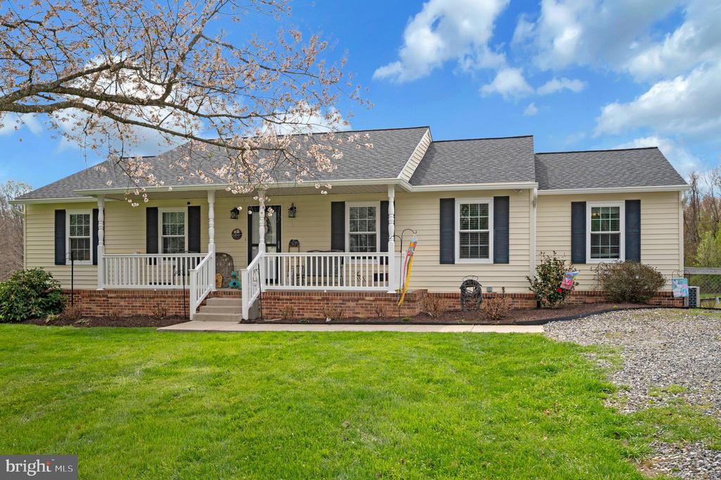 9504 QUAIL MEADOWS DR, SPOTSYLVANIA, Virginia 22551, 4 Bedrooms Bedrooms, ,2 BathroomsBathrooms,Residential,9504 QUAIL MEADOWS DR,VASP2040302 MLS # VASP2040302