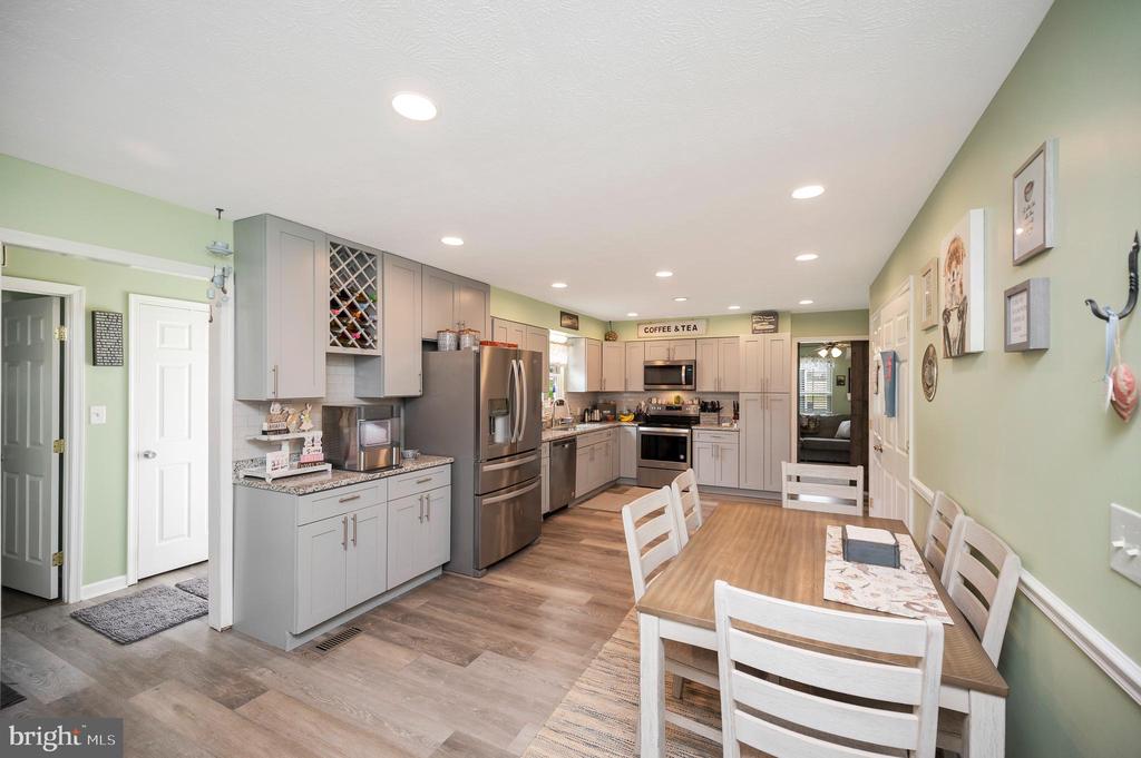 9504 QUAIL MEADOWS DR, SPOTSYLVANIA, Virginia 22551, 4 Bedrooms Bedrooms, ,2 BathroomsBathrooms,Residential,9504 QUAIL MEADOWS DR,VASP2040302 MLS # VASP2040302