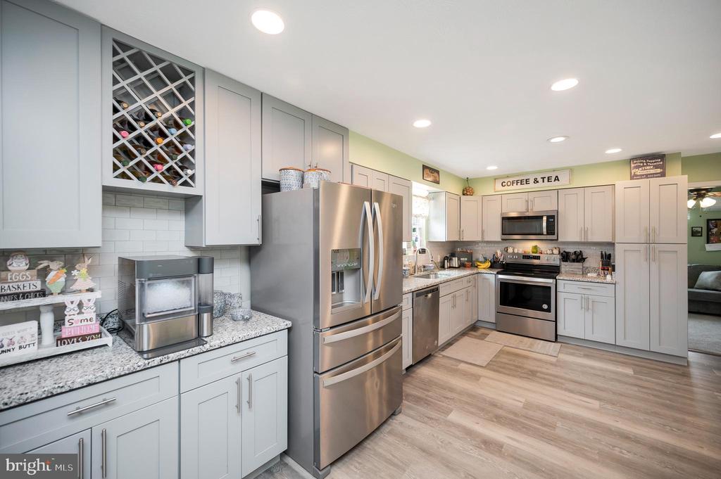 9504 QUAIL MEADOWS DR, SPOTSYLVANIA, Virginia 22551, 4 Bedrooms Bedrooms, ,2 BathroomsBathrooms,Residential,9504 QUAIL MEADOWS DR,VASP2040302 MLS # VASP2040302