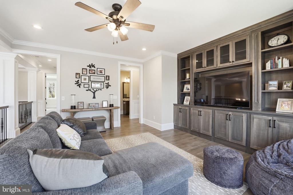 11215 PRESWICK LN, SPOTSYLVANIA, Virginia 22551, 5 Bedrooms Bedrooms, ,5 BathroomsBathrooms,Residential,11215 PRESWICK LN,VASP2040348 MLS # VASP2040348