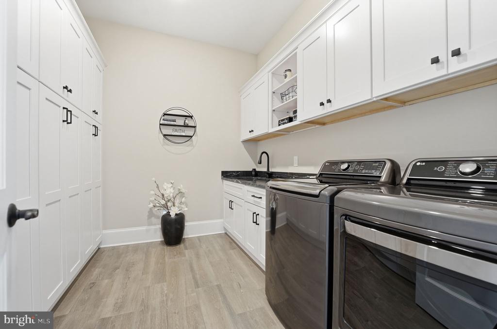 11215 PRESWICK LN, SPOTSYLVANIA, Virginia 22551, 5 Bedrooms Bedrooms, ,5 BathroomsBathrooms,Residential,11215 PRESWICK LN,VASP2040348 MLS # VASP2040348