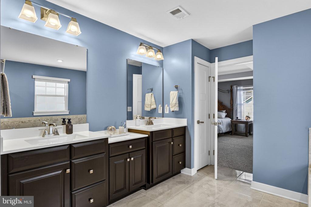 6387 BOB WHITE DR, WARRENTON, Virginia, 5 Bedrooms Bedrooms, ,4 BathroomsBathrooms,Residential,6387 BOB WHITE DR,VAFQ2021264 MLS # VAFQ2021264