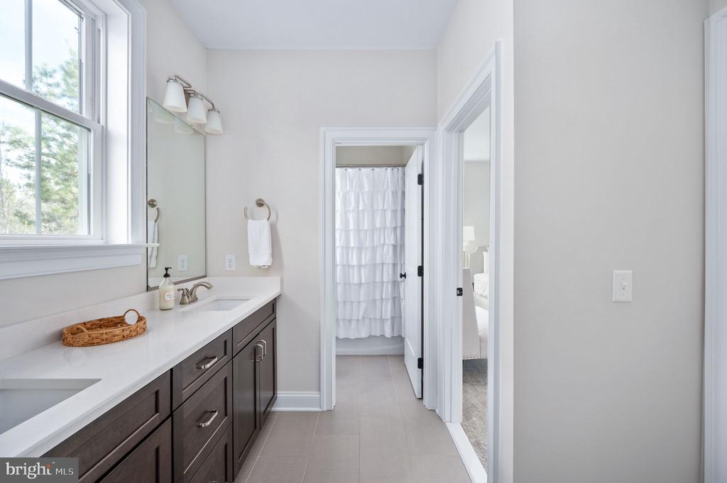 10912 DOWNTON AVE, SPOTSYLVANIA, Virginia 22553, 6 Bedrooms Bedrooms, ,5 BathroomsBathrooms,Residential,10912 DOWNTON AVE,VASP2040556 MLS # VASP2040556