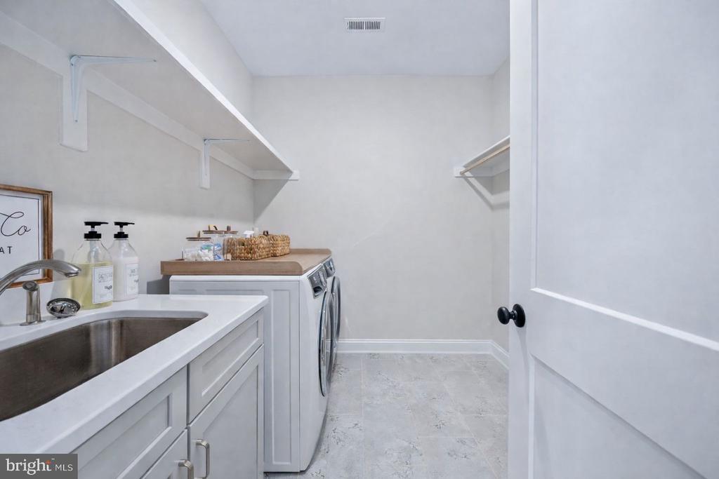 10912 DOWNTON AVE, SPOTSYLVANIA, Virginia 22553, 6 Bedrooms Bedrooms, ,5 BathroomsBathrooms,Residential,10912 DOWNTON AVE,VASP2040556 MLS # VASP2040556