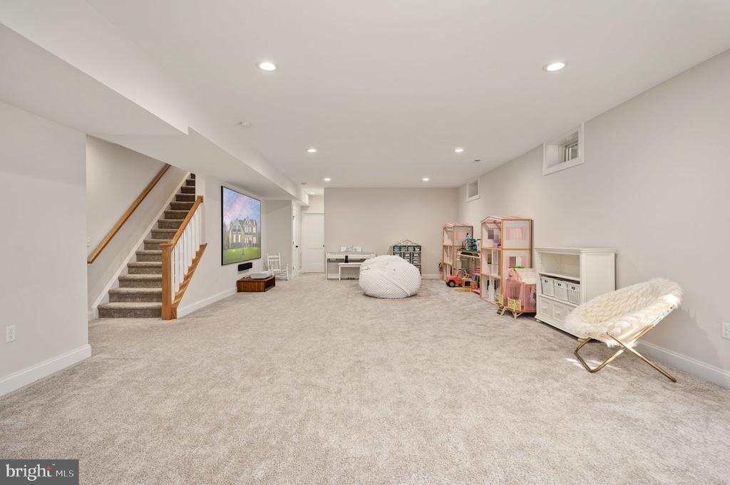 10912 DOWNTON AVE, SPOTSYLVANIA, Virginia 22553, 6 Bedrooms Bedrooms, ,5 BathroomsBathrooms,Residential,10912 DOWNTON AVE,VASP2040556 MLS # VASP2040556