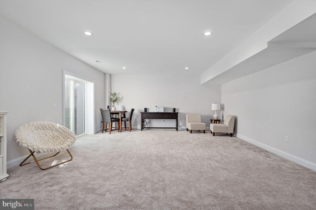 10912 DOWNTON AVE, SPOTSYLVANIA, Virginia 22553, 6 Bedrooms Bedrooms, ,5 BathroomsBathrooms,Residential,10912 DOWNTON AVE,VASP2040556 MLS # VASP2040556