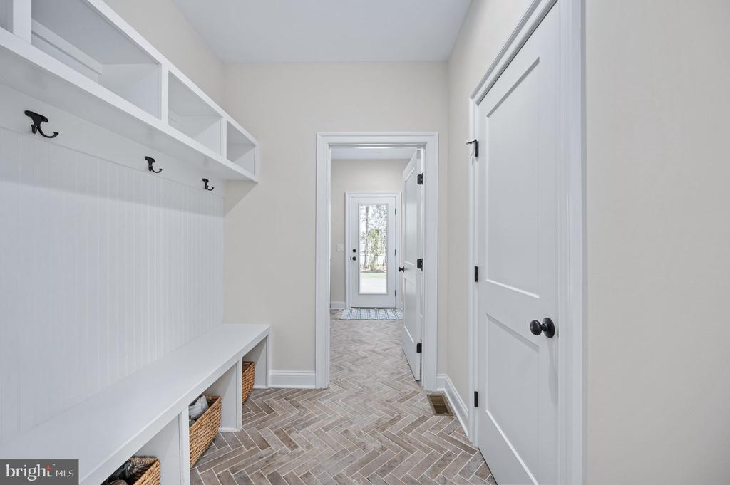 10912 DOWNTON AVE, SPOTSYLVANIA, Virginia 22553, 6 Bedrooms Bedrooms, ,5 BathroomsBathrooms,Residential,10912 DOWNTON AVE,VASP2040556 MLS # VASP2040556