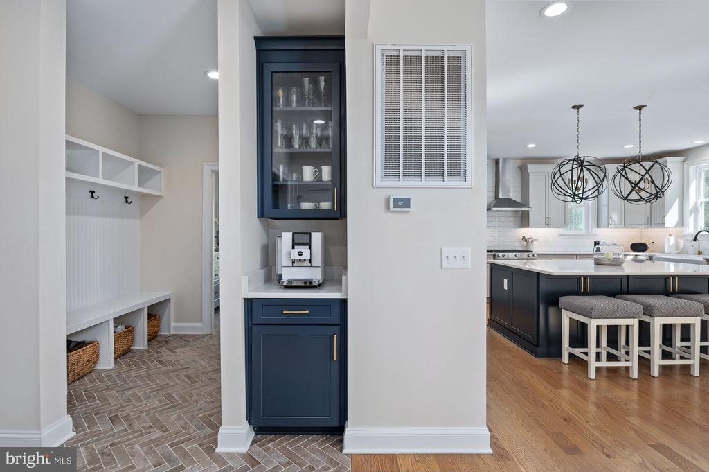 10912 DOWNTON AVE, SPOTSYLVANIA, Virginia 22553, 6 Bedrooms Bedrooms, ,5 BathroomsBathrooms,Residential,10912 DOWNTON AVE,VASP2040556 MLS # VASP2040556