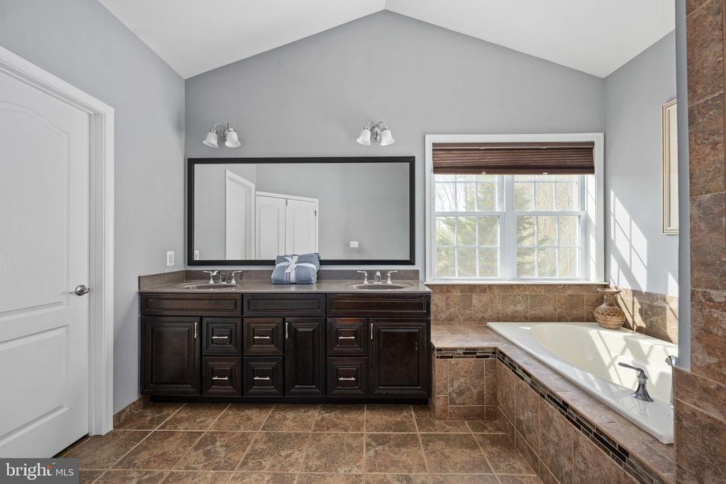 11613 PINE HOLLOW LN, SPOTSYLVANIA, Virginia 22551, 4 Bedrooms Bedrooms, ,3 BathroomsBathrooms,Residential,11613 PINE HOLLOW LN,VASP2040602 MLS # VASP2040602