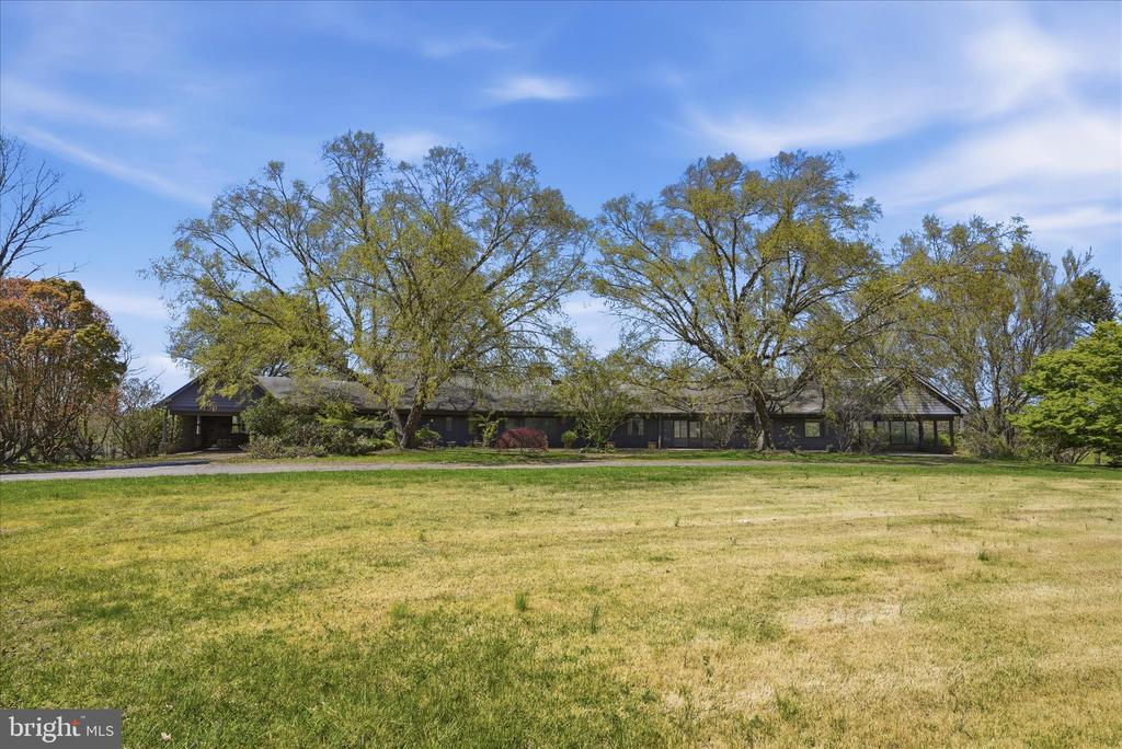 2517 FIVE POINTS RD, MARSHALL, Virginia, 5 Bedrooms Bedrooms, ,4 BathroomsBathrooms,Residential,2517 FIVE POINTS RD,VAFQ2021260 MLS # VAFQ2021260