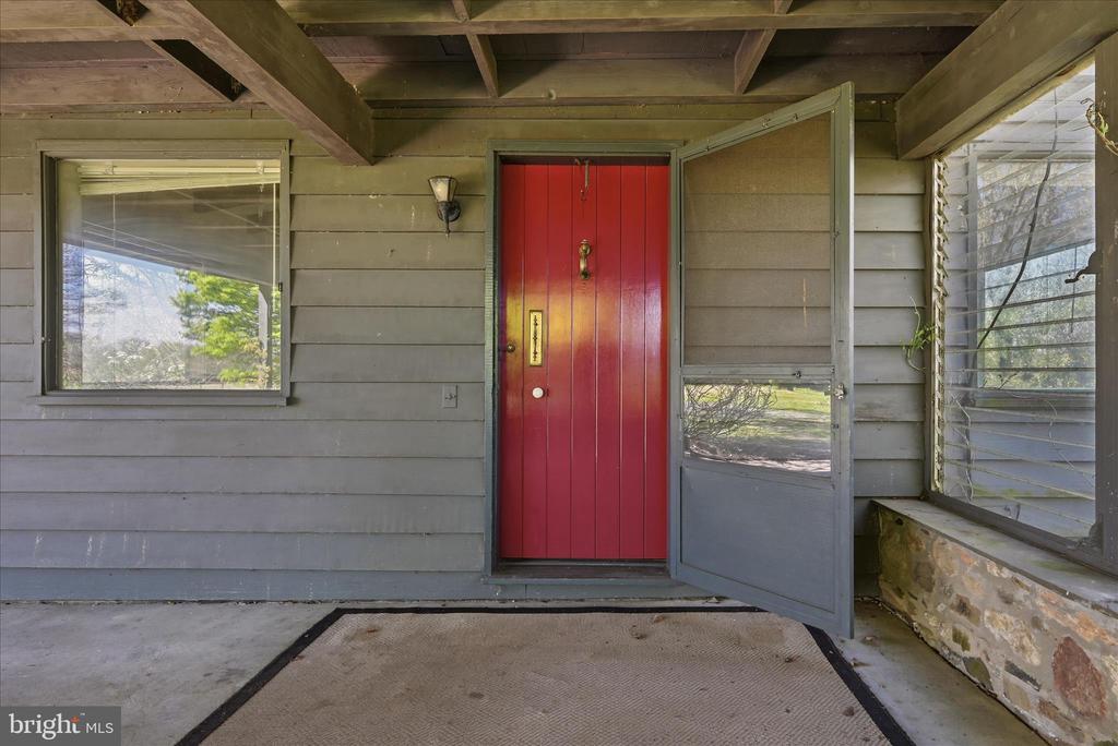 2517 FIVE POINTS RD, MARSHALL, Virginia, 5 Bedrooms Bedrooms, ,4 BathroomsBathrooms,Residential,2517 FIVE POINTS RD,VAFQ2021260 MLS # VAFQ2021260