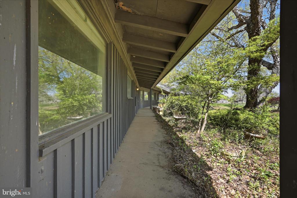 2517 FIVE POINTS RD, MARSHALL, Virginia, 5 Bedrooms Bedrooms, ,4 BathroomsBathrooms,Residential,2517 FIVE POINTS RD,VAFQ2021260 MLS # VAFQ2021260