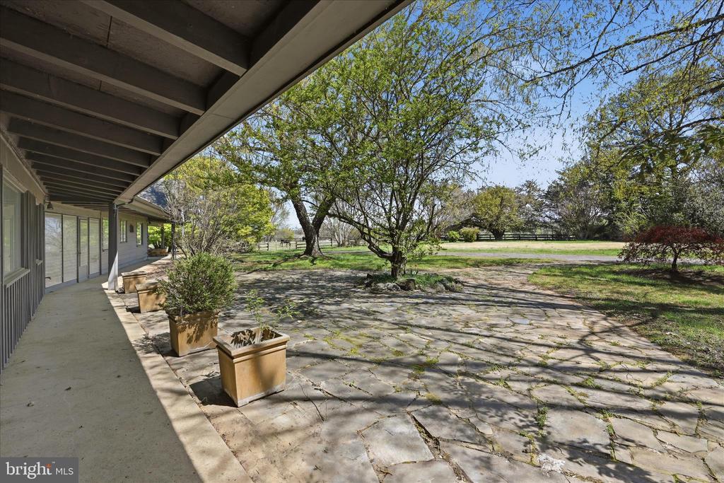 2517 FIVE POINTS RD, MARSHALL, Virginia, 5 Bedrooms Bedrooms, ,4 BathroomsBathrooms,Residential,2517 FIVE POINTS RD,VAFQ2021260 MLS # VAFQ2021260