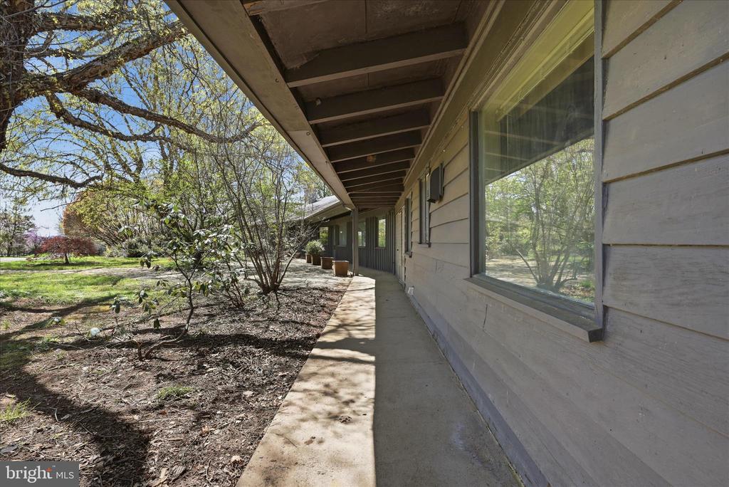 2517 FIVE POINTS RD, MARSHALL, Virginia, 5 Bedrooms Bedrooms, ,4 BathroomsBathrooms,Residential,2517 FIVE POINTS RD,VAFQ2021260 MLS # VAFQ2021260