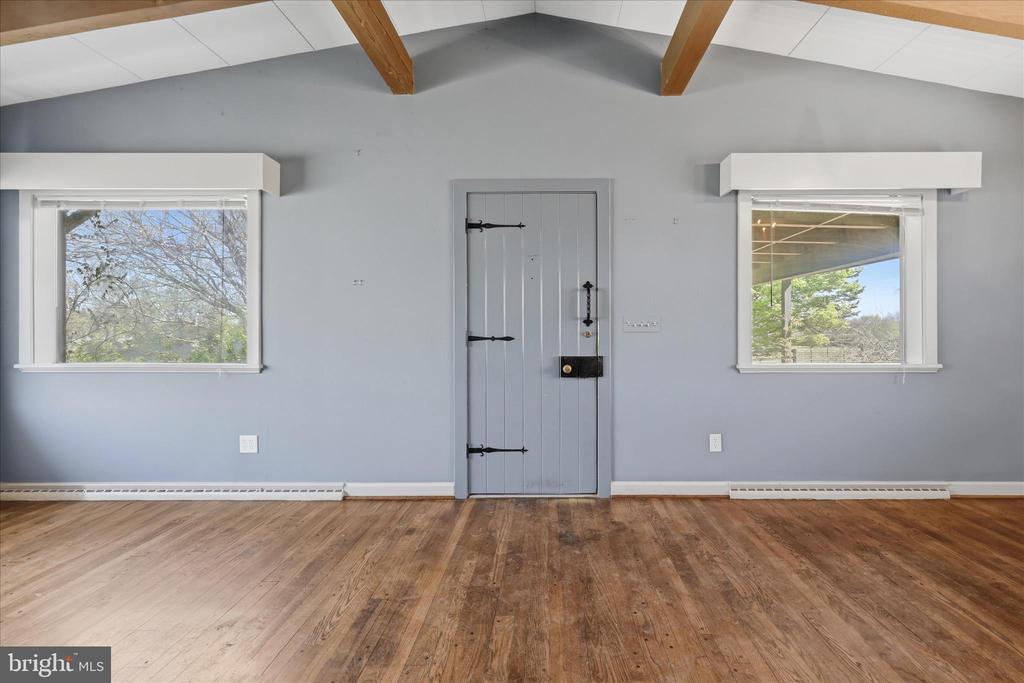 2517 FIVE POINTS RD, MARSHALL, Virginia, 5 Bedrooms Bedrooms, ,4 BathroomsBathrooms,Residential,2517 FIVE POINTS RD,VAFQ2021260 MLS # VAFQ2021260