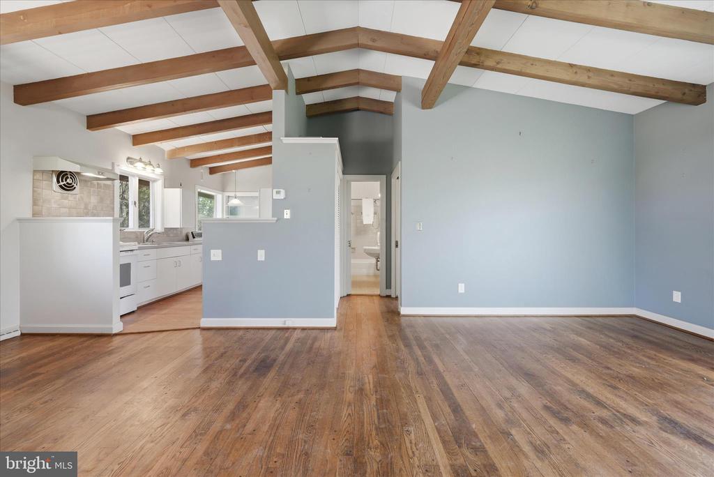 2517 FIVE POINTS RD, MARSHALL, Virginia, 5 Bedrooms Bedrooms, ,4 BathroomsBathrooms,Residential,2517 FIVE POINTS RD,VAFQ2021260 MLS # VAFQ2021260