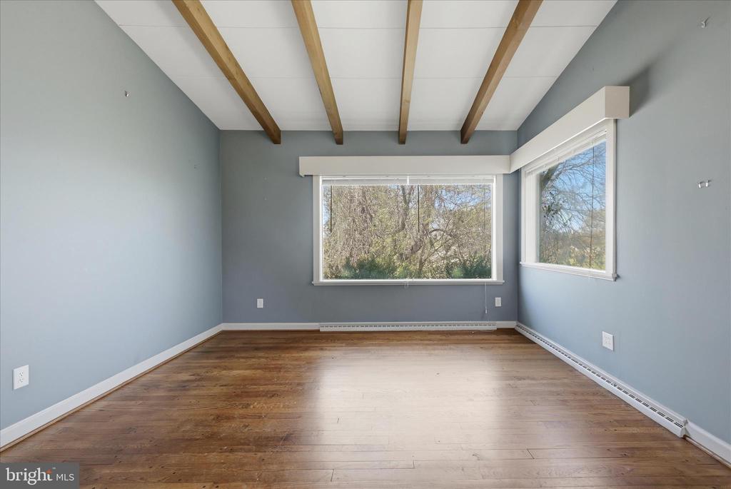 2517 FIVE POINTS RD, MARSHALL, Virginia, 5 Bedrooms Bedrooms, ,4 BathroomsBathrooms,Residential,2517 FIVE POINTS RD,VAFQ2021260 MLS # VAFQ2021260