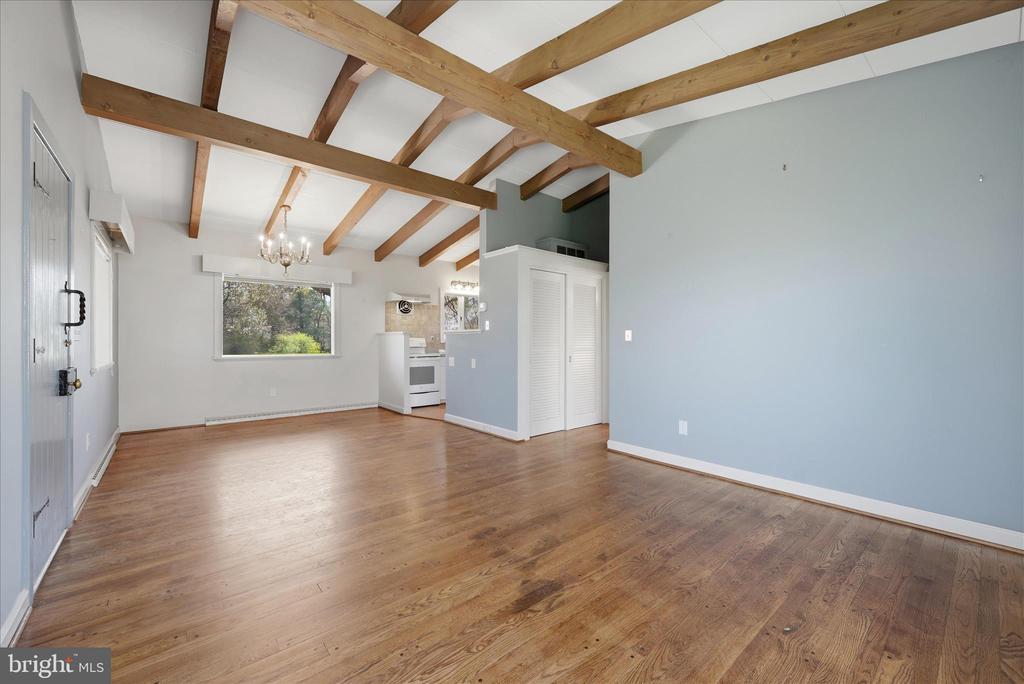 2517 FIVE POINTS RD, MARSHALL, Virginia, 5 Bedrooms Bedrooms, ,4 BathroomsBathrooms,Residential,2517 FIVE POINTS RD,VAFQ2021260 MLS # VAFQ2021260