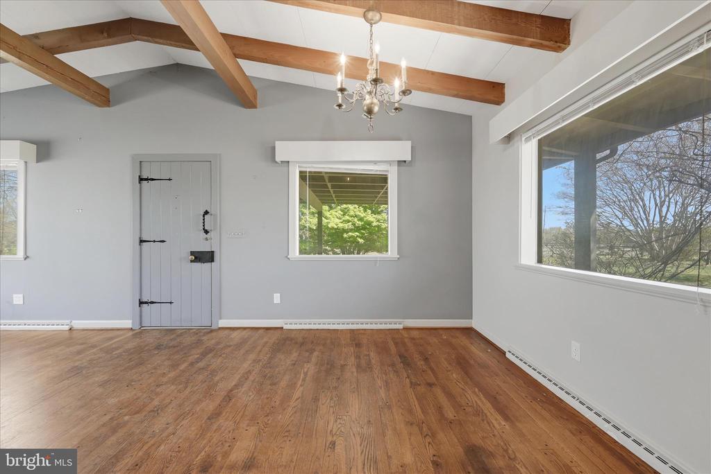 2517 FIVE POINTS RD, MARSHALL, Virginia, 5 Bedrooms Bedrooms, ,4 BathroomsBathrooms,Residential,2517 FIVE POINTS RD,VAFQ2021260 MLS # VAFQ2021260