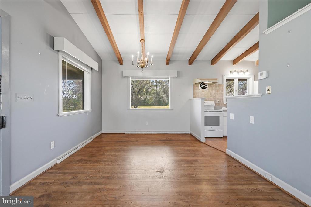 2517 FIVE POINTS RD, MARSHALL, Virginia, 5 Bedrooms Bedrooms, ,4 BathroomsBathrooms,Residential,2517 FIVE POINTS RD,VAFQ2021260 MLS # VAFQ2021260