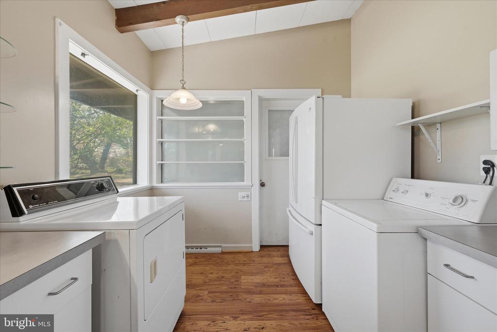 2517 FIVE POINTS RD, MARSHALL, Virginia, 5 Bedrooms Bedrooms, ,4 BathroomsBathrooms,Residential,2517 FIVE POINTS RD,VAFQ2021260 MLS # VAFQ2021260