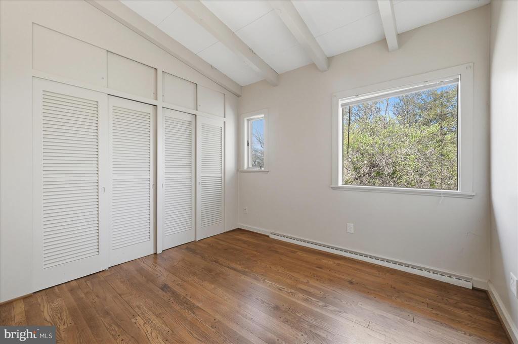 2517 FIVE POINTS RD, MARSHALL, Virginia, 5 Bedrooms Bedrooms, ,4 BathroomsBathrooms,Residential,2517 FIVE POINTS RD,VAFQ2021260 MLS # VAFQ2021260