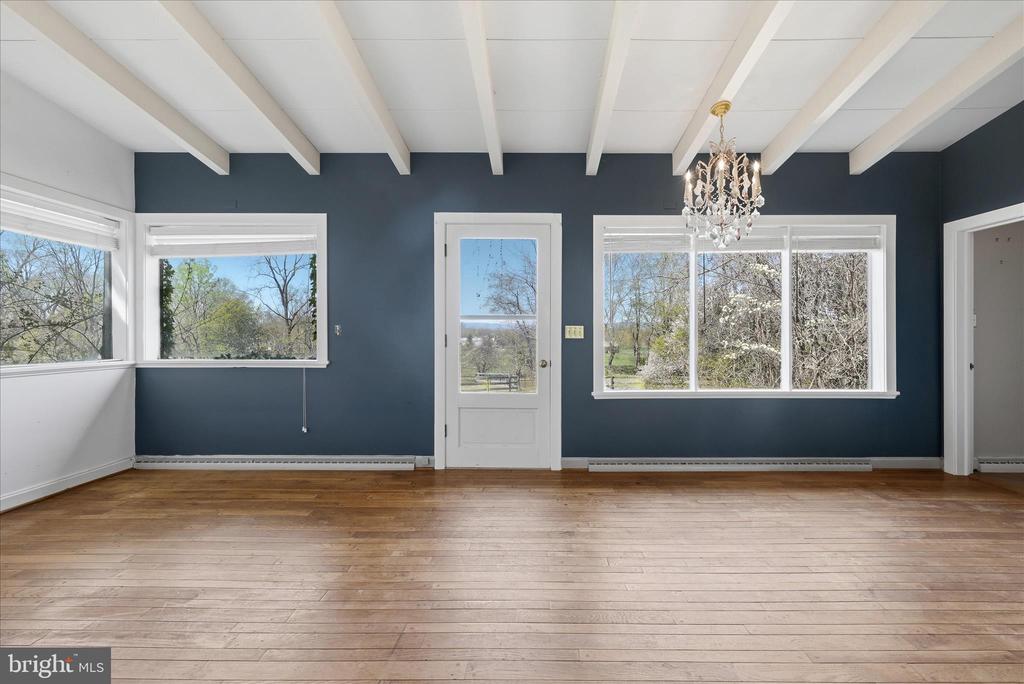 2517 FIVE POINTS RD, MARSHALL, Virginia, 5 Bedrooms Bedrooms, ,4 BathroomsBathrooms,Residential,2517 FIVE POINTS RD,VAFQ2021260 MLS # VAFQ2021260