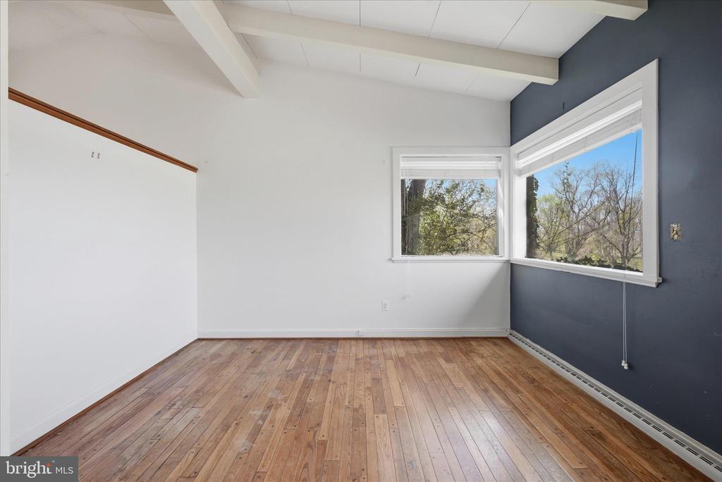 2517 FIVE POINTS RD, MARSHALL, Virginia, 5 Bedrooms Bedrooms, ,4 BathroomsBathrooms,Residential,2517 FIVE POINTS RD,VAFQ2021260 MLS # VAFQ2021260