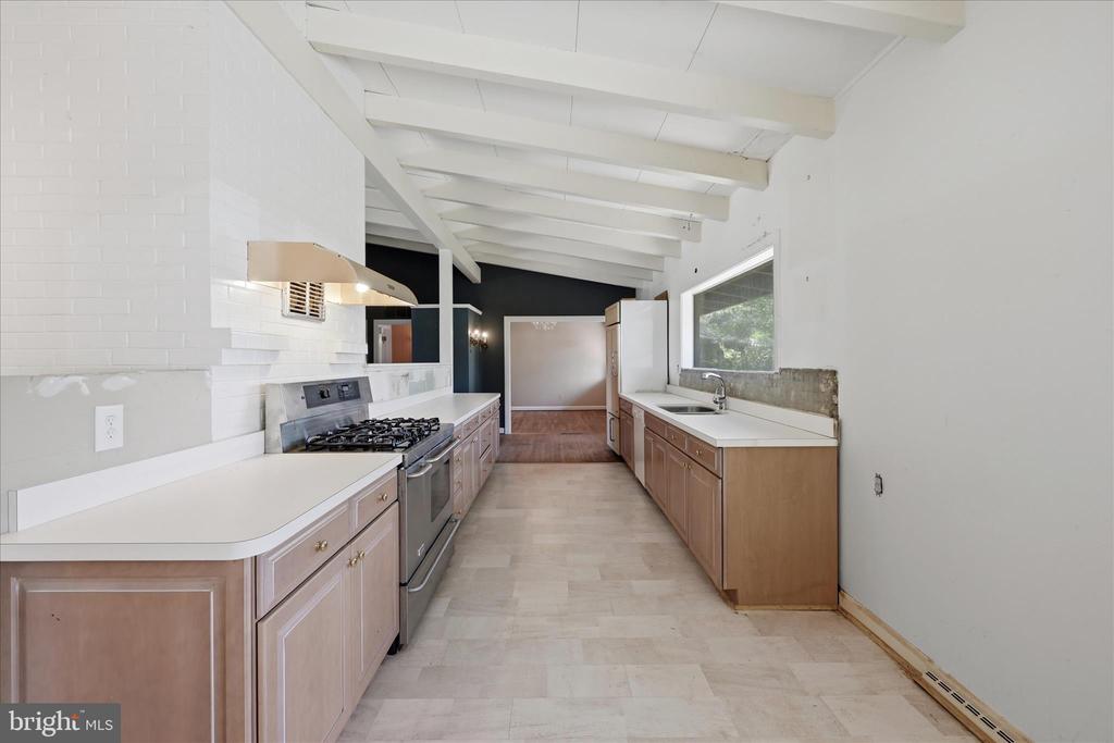 2517 FIVE POINTS RD, MARSHALL, Virginia, 5 Bedrooms Bedrooms, ,4 BathroomsBathrooms,Residential,2517 FIVE POINTS RD,VAFQ2021260 MLS # VAFQ2021260