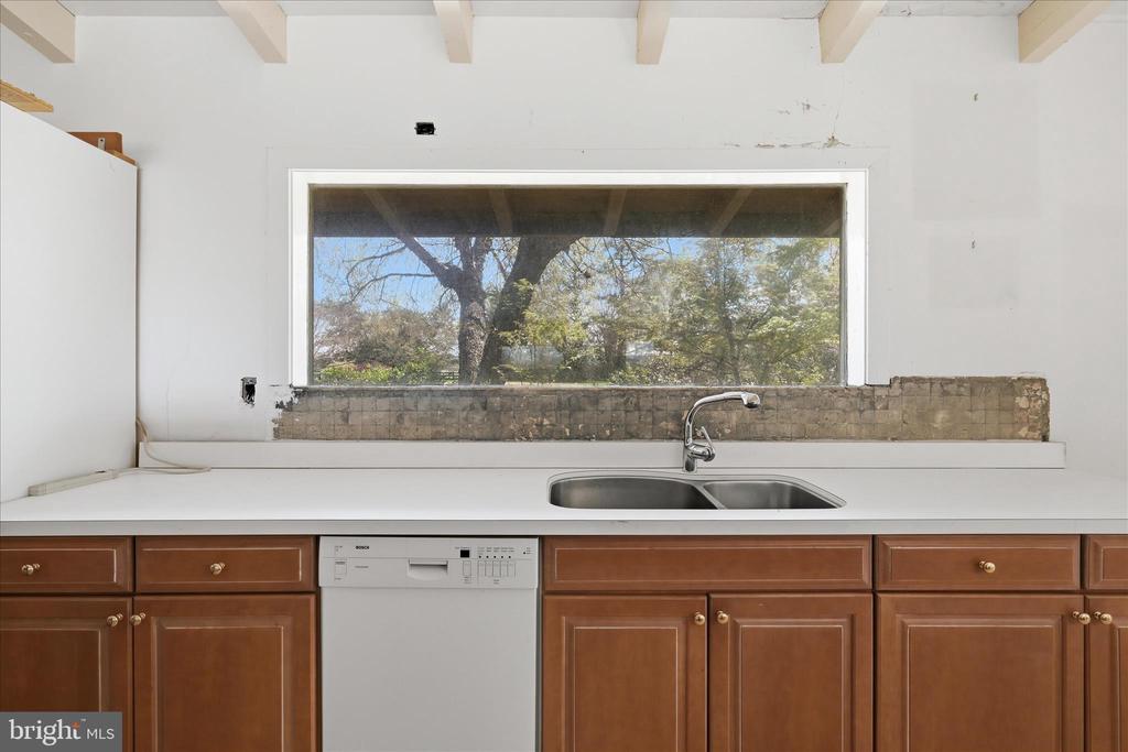 2517 FIVE POINTS RD, MARSHALL, Virginia, 5 Bedrooms Bedrooms, ,4 BathroomsBathrooms,Residential,2517 FIVE POINTS RD,VAFQ2021260 MLS # VAFQ2021260