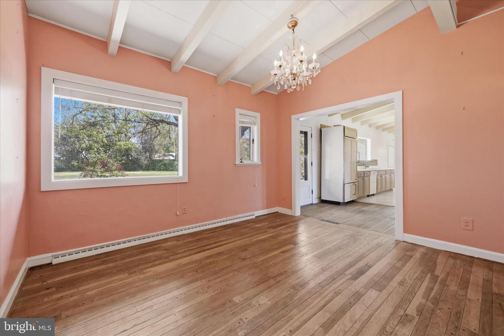 2517 FIVE POINTS RD, MARSHALL, Virginia, 5 Bedrooms Bedrooms, ,4 BathroomsBathrooms,Residential,2517 FIVE POINTS RD,VAFQ2021260 MLS # VAFQ2021260